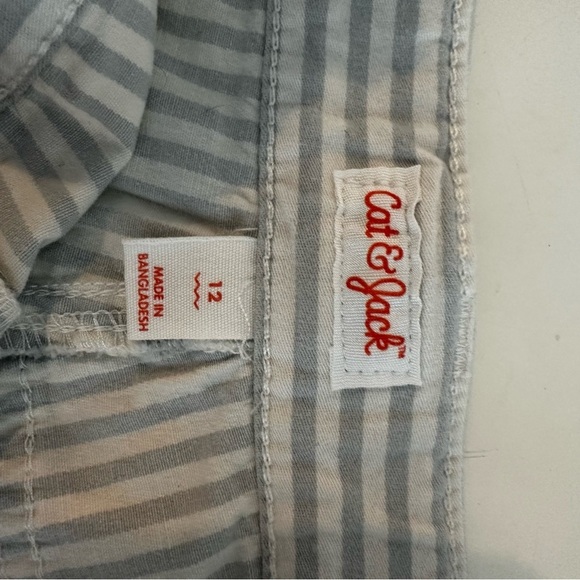 Cat & Jack Gray and White Flat Front Shorts - Picture 3 of 3